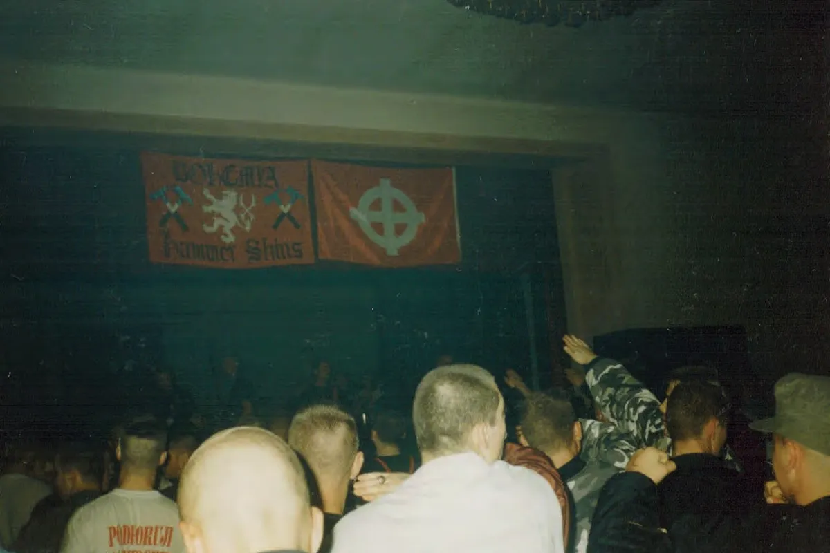 V českém prostředí fungovali zhruba do roku 1996 Bohemia Hammerskins, snažící se replikovat strukturu ze zámoří. Dařilo se jim organizovat řadu koncertů a prodávat hudební nosiče, než jejich pozici převzalo Blood and Honour Bohemia. I dnes se najdou neonacisté inspirovaní tehdejší kulturou, pro širší veřejnost jde ale o historický relikt.